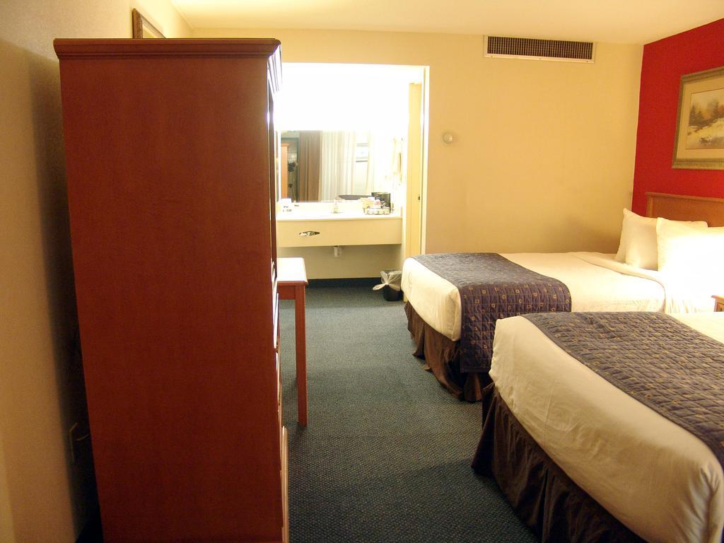 Hays Ambassador Hotel & Conference Center Room photo